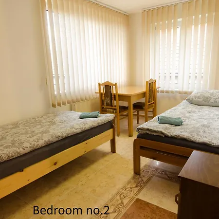 Anika S Veľkým Parkovaním