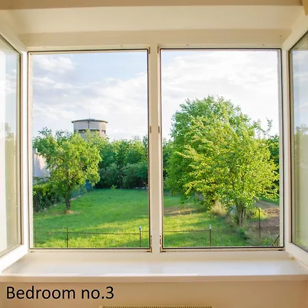 Anika S Veľkým Parkovaním Apartamento *