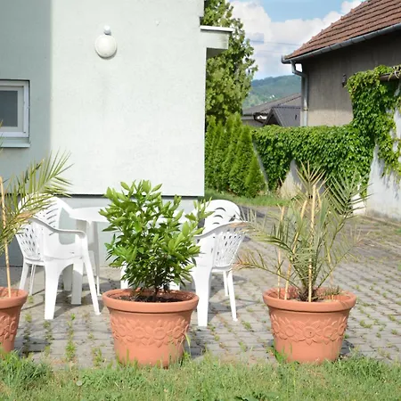 Anika S Veľkým Parkovaním Apartamento