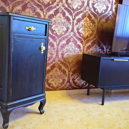 Anika S Veľkým Parkovaním Apartamento